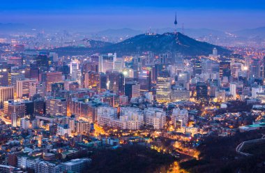 Seoul şehir gece görünümü ve N Seul Kulesi Seoul, Güney Kore