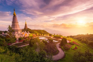Güzel tapınak Tayland, Pagoda Inthanon Milli Parkı, Chiang mai, Tayland tarihinde.