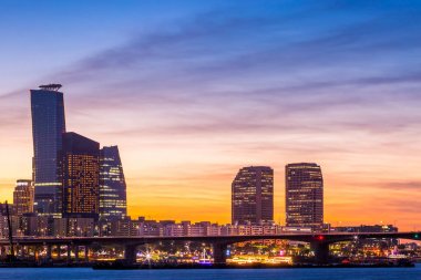 Seoul şehir ve gökdelen, yeouido alacakaranlık, Güney Kore. 