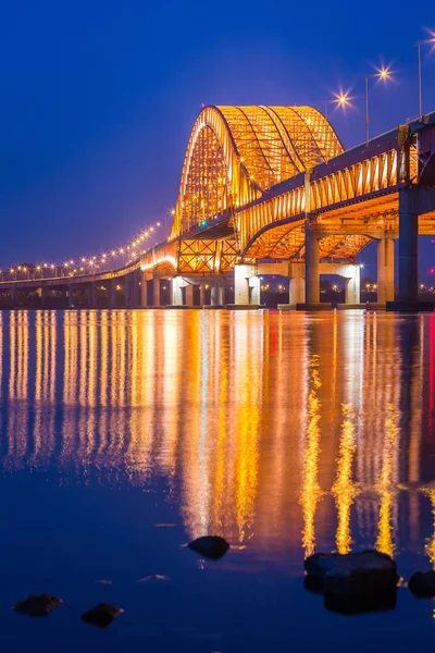 Bridge of Seoul Banghwa bridge beautiful  Han river at night, Se — Stock Photo, Image