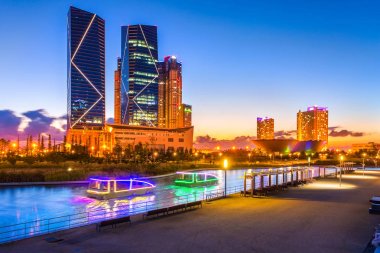 Güzel güneş battıktan sonra Central park, Songdo uluslararası iş bölgesinde, Incheon Güney Kore Seoul şehir.