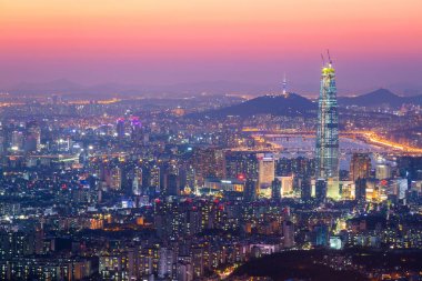 Seoul şehir ve şehir manzarası ve gökdelen gece, bes