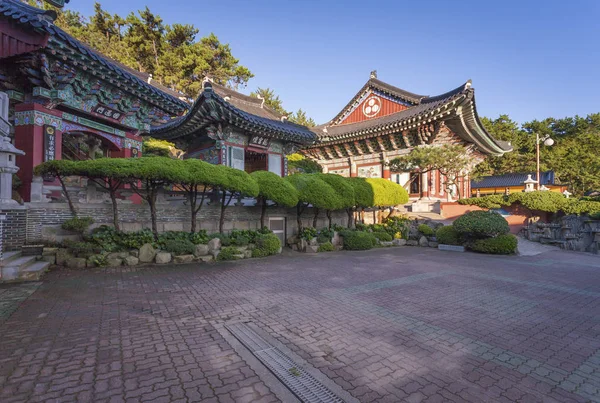 Бусан Корея Сентября 2014 Храм Хэдун Ёнгунгса Пусане Южная Корея — стоковое фото