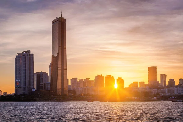 Soul město a mrakodrap, yeouido v západu slunce, Jižní Korea. — Stock fotografie