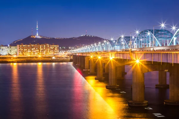 Seoul city and bridge and Han river,n seoul tower at night,  Sou — Stock Photo, Image