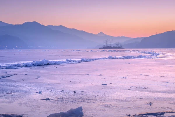 Vinter i Korea, Dumulmeori och Yangpyongsjön i Winte — Stockfoto