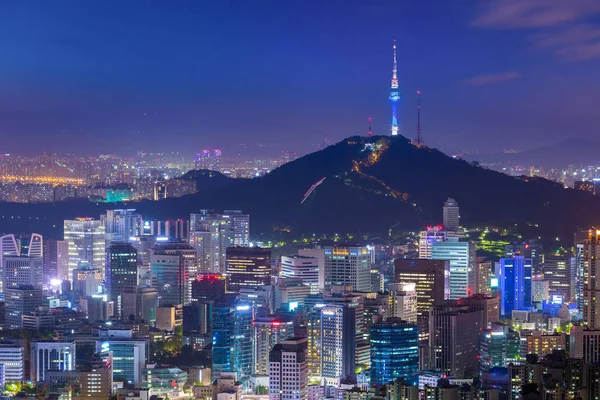 Seoul City Skyline och N Seoul Tower, Sydkorea. — Stockfoto