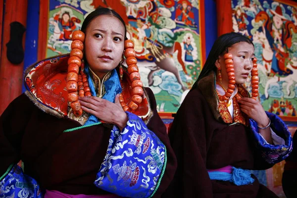 Tongren Qinghai Eyaleti Çin Temmuz 2014 Tibet Köylüler Dağ Tanrıları — Stok fotoğraf