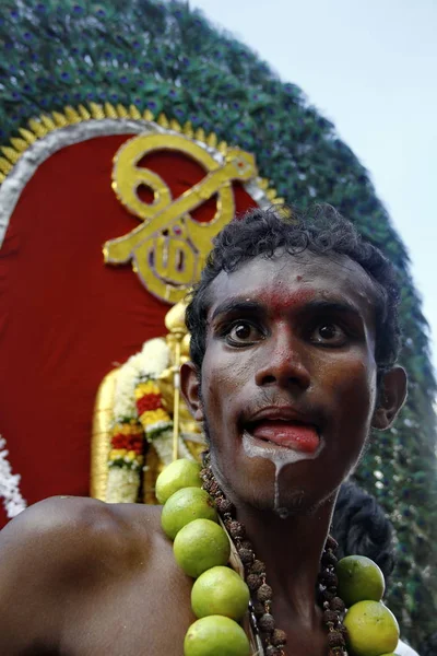 Batu Cave Maleisië Februari 2012 Indiase Toegewijden Vieren Thaipusam Trance — Stockfoto