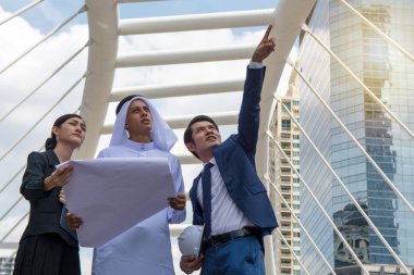 Genç Girişimciler iş proje potansiyelleri tartışıyor