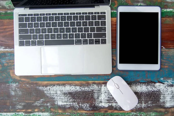 Arbeitsplatz Des Geschäftsmannes Mit Laptop Und Tablet Draufsicht Auf Dem — Stockfoto