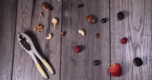 Stop motion view of berries amd frutos secos — Vídeo de Stock