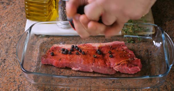 Preparing a marinade for a sirloin steak — Stock Video