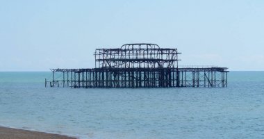 Yok edilen West Pier Brighton kalıntıları