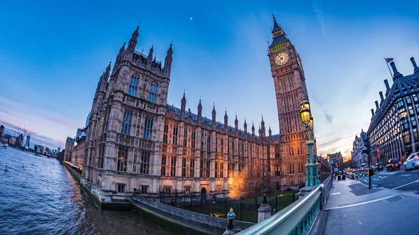 Vista del ojo de pez de la Cámara del Parlamento y el Big Benin Londres al atardecer — Foto de Stock