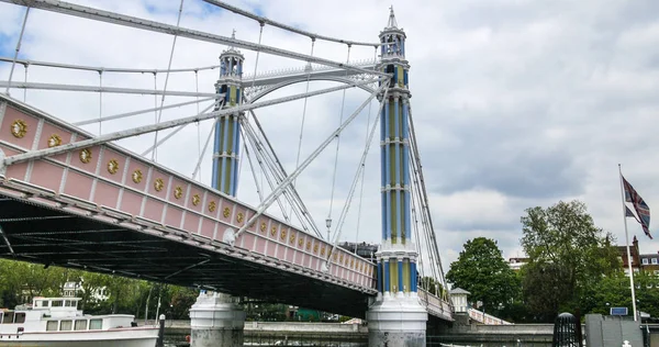 El puente Royal Albert sobre el río Támesis en Londres — Foto de Stock