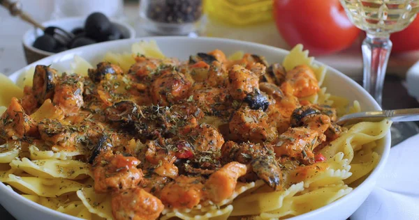 Pasta with fresh salmon and black olives — Stock Photo, Image