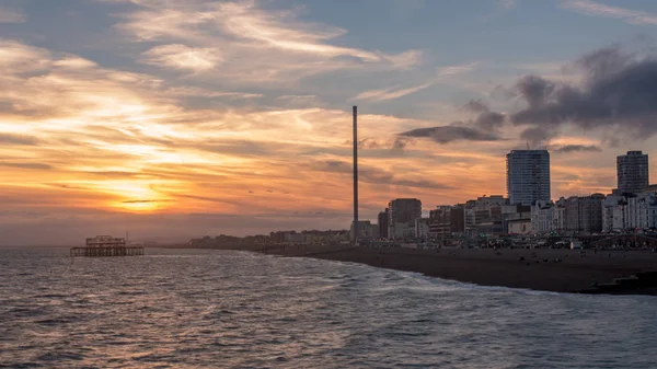 A sunset on the beach in Brighton and Hove — Stock Photo, Image
