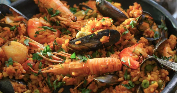 Extrema vista de perto de deliciosos frutos do mar espanhóis paella — Fotografia de Stock