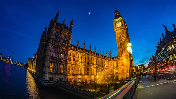 Vista del Big Ben y la Casa del Parlamento en Londres por la noche — Foto de Stock