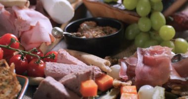 Tedavi et (Şarküteri tabağı görünümünü Dolly)