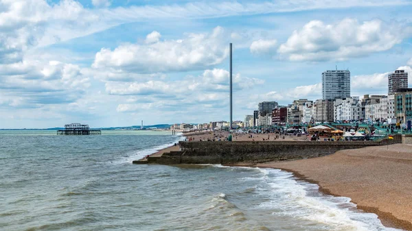 The beach in Brighton and Hove with the derelict western pier — Stock Photo, Image