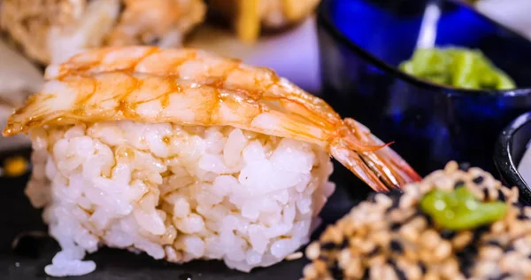 Japanese food: prawn sushi — Stock Photo, Image
