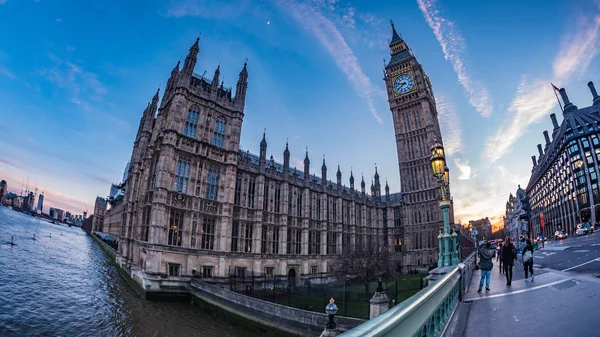 Blick auf den Big Ben und das Parlamentsgebäude in London bei Sonnenuntergang lizenzfreie Stockbilder