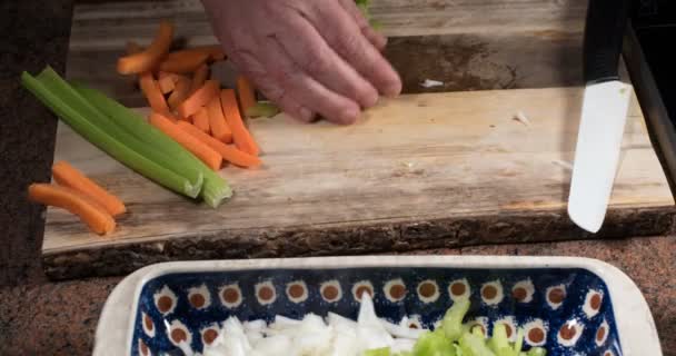 W widoku upływ czasu przygotowania sosu bolognese do makaronu — Wideo stockowe