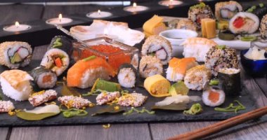 Dolly Japon yemekleri bir ürün yelpazesine görünümünü: suşi, nigiri, sashimi