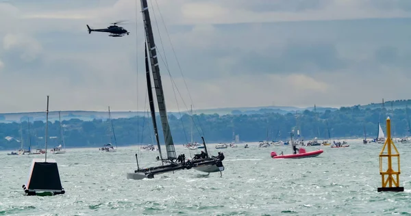 Segelbåtar i en regatta i Isle of Wight — Stockfoto