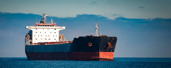 Чорний Вантажне судно — стокове фото