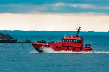 Kırmızı pilot gemi