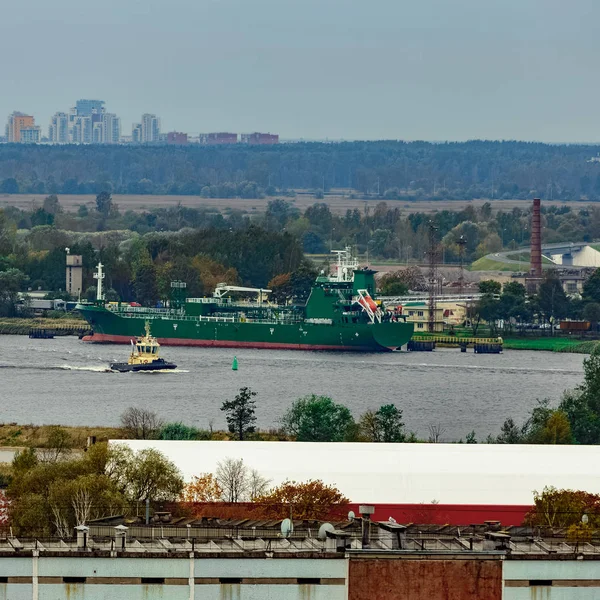 Tug ship moving