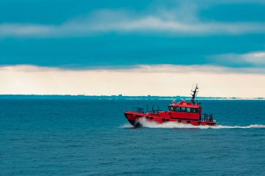 Kırmızı pilot gemi