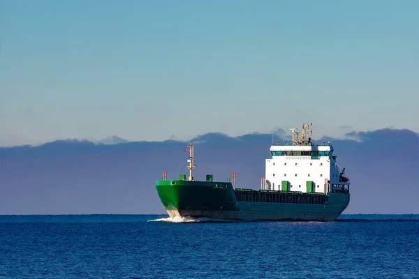 Navio de carga verde — Fotografia de Stock