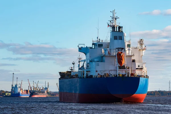 Navio de carga azul — Fotografia de Stock
