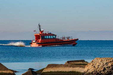 Kırmızı pilot gemi