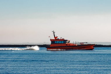 Kırmızı pilot gemi