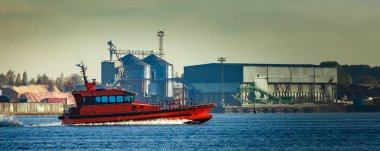 Kırmızı pilot gemi