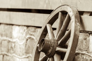 eski ahşap tekerlek