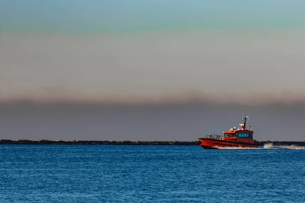 Red pilot ship — Stock Photo, Image