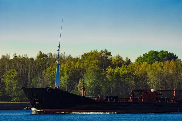 Black cargo oil — Stock Photo, Image