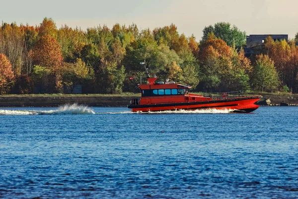 Červené pilotní loď — Stock fotografie