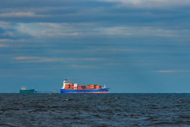 Mavi konteyner gemisi