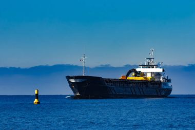 Siyah kargo gemisi