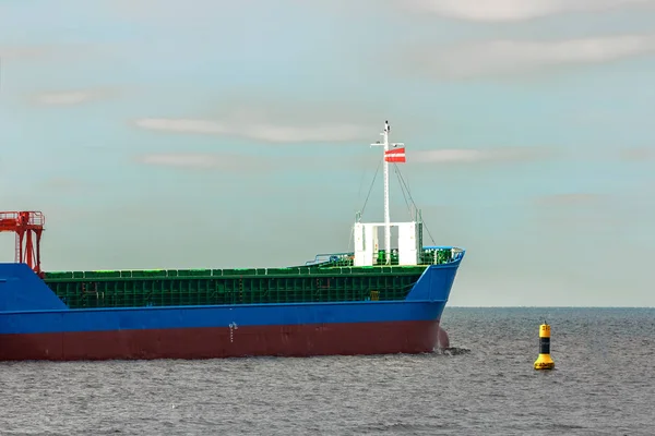 Vrachtschip van bow blauw — Stockfoto