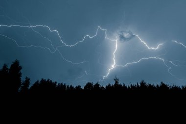 Yıldırım üzerinde sky