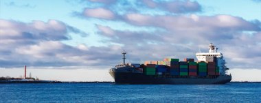 Gri konteyner gemisi