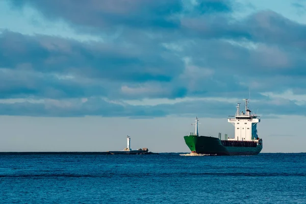 Зелений Вантажне судно — стокове фото